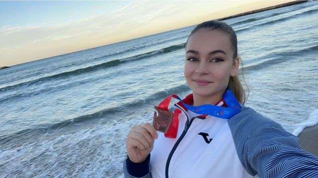 GIMNASTA ANCA GROZA, ORIGINARĂ DIN TURENI A URCAT PE PODIUM, LA CAMPIONATELE NAȚIONALE DE GIM­NAS­TICA AEROBICĂ
