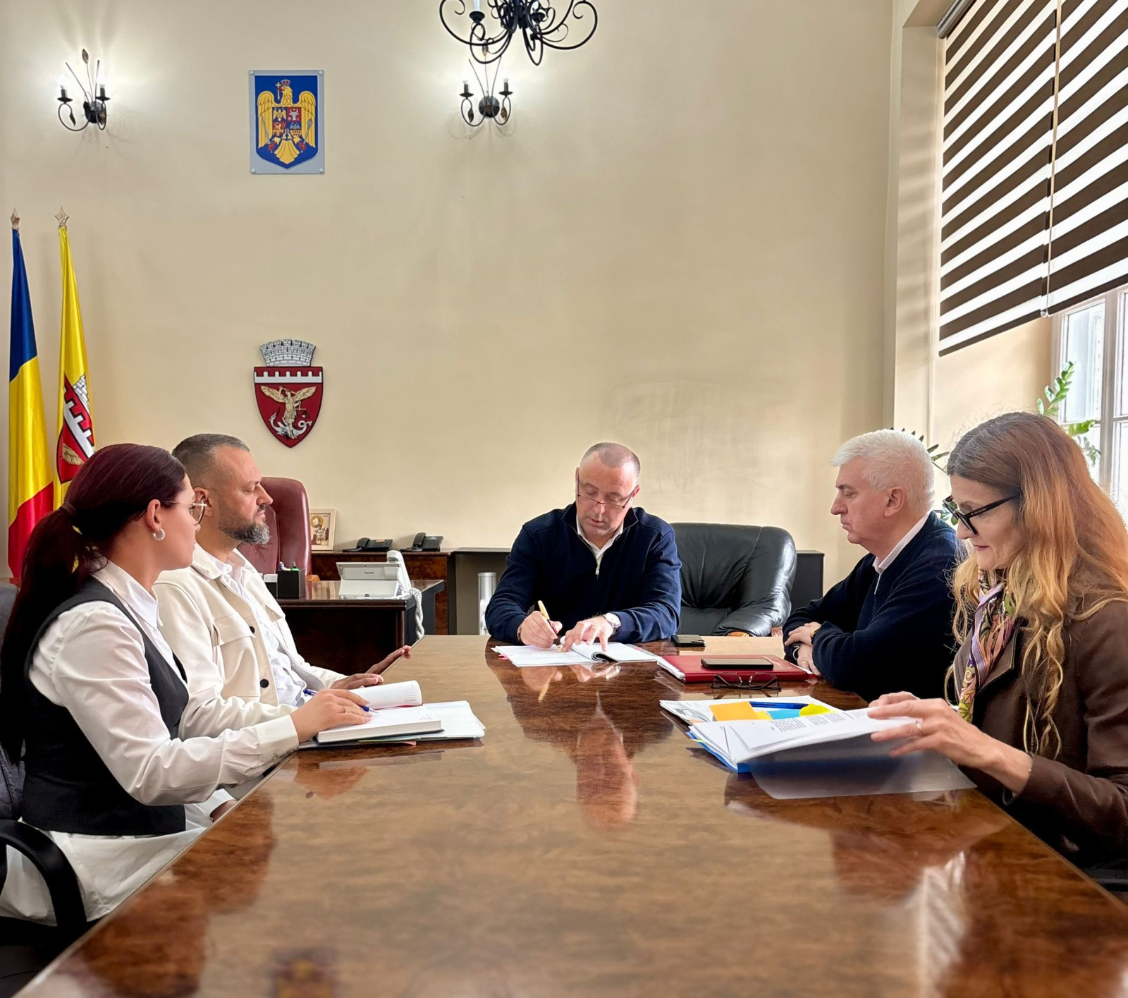Municipiul Zalău, județul Sălaj, face un pas spre energie verde: primarul Florin Florian a semnat contractul pentru o centrală fotovoltaică de 1 MW!