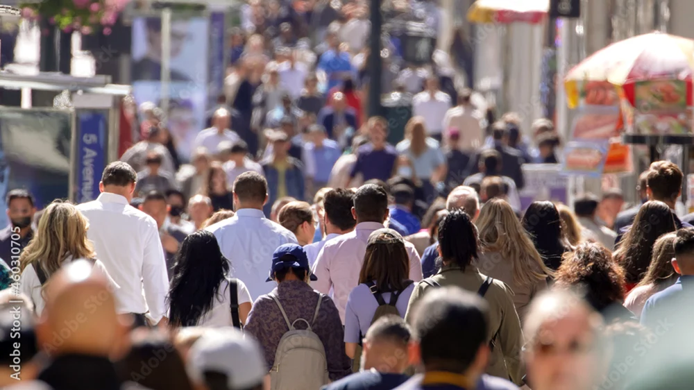 Sondaj INSCOP: Neîncredere socială și o ciudată percepție a libertății. De ce este societatea românească plină de contraste