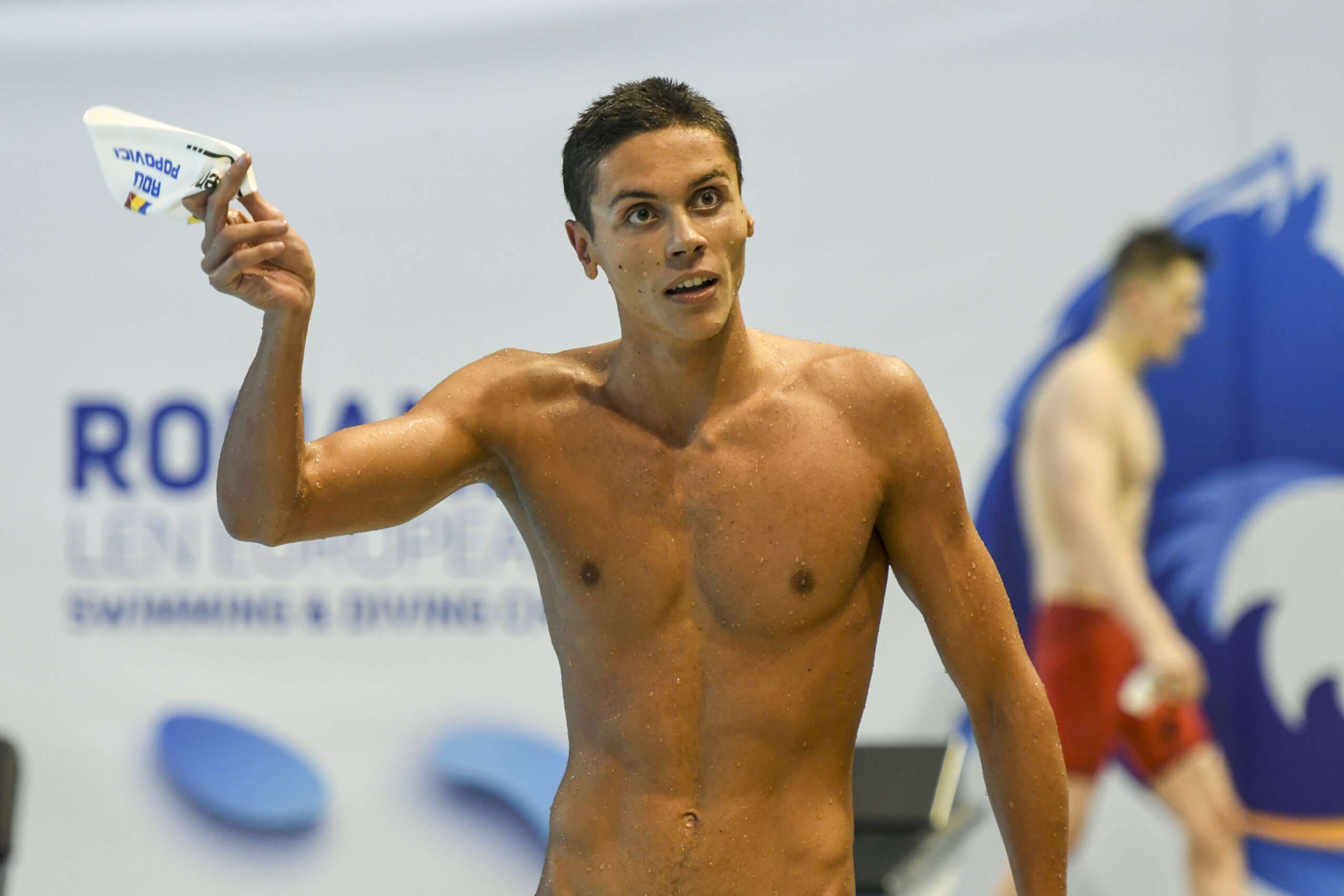 David Popovici, la revenirea în România: „E uman să nu-ți iasă întotdeauna. Prefer să fiu un sportiv complet”. A încheiat discursul cu un citat