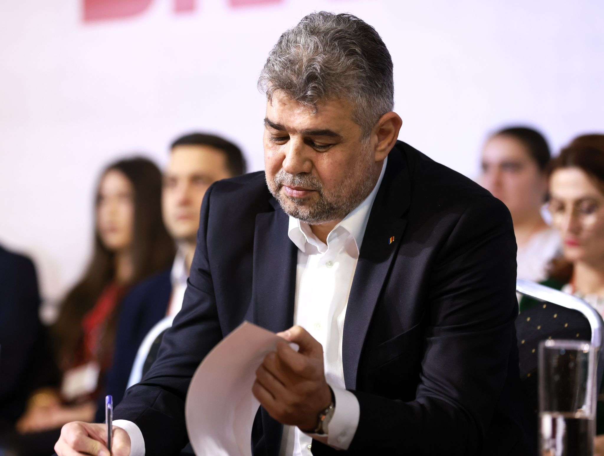 PSD propune reducerea numărului de secretari de stat și acordarea de vouchere de vacanță pentru anumiți bugetari SURSE