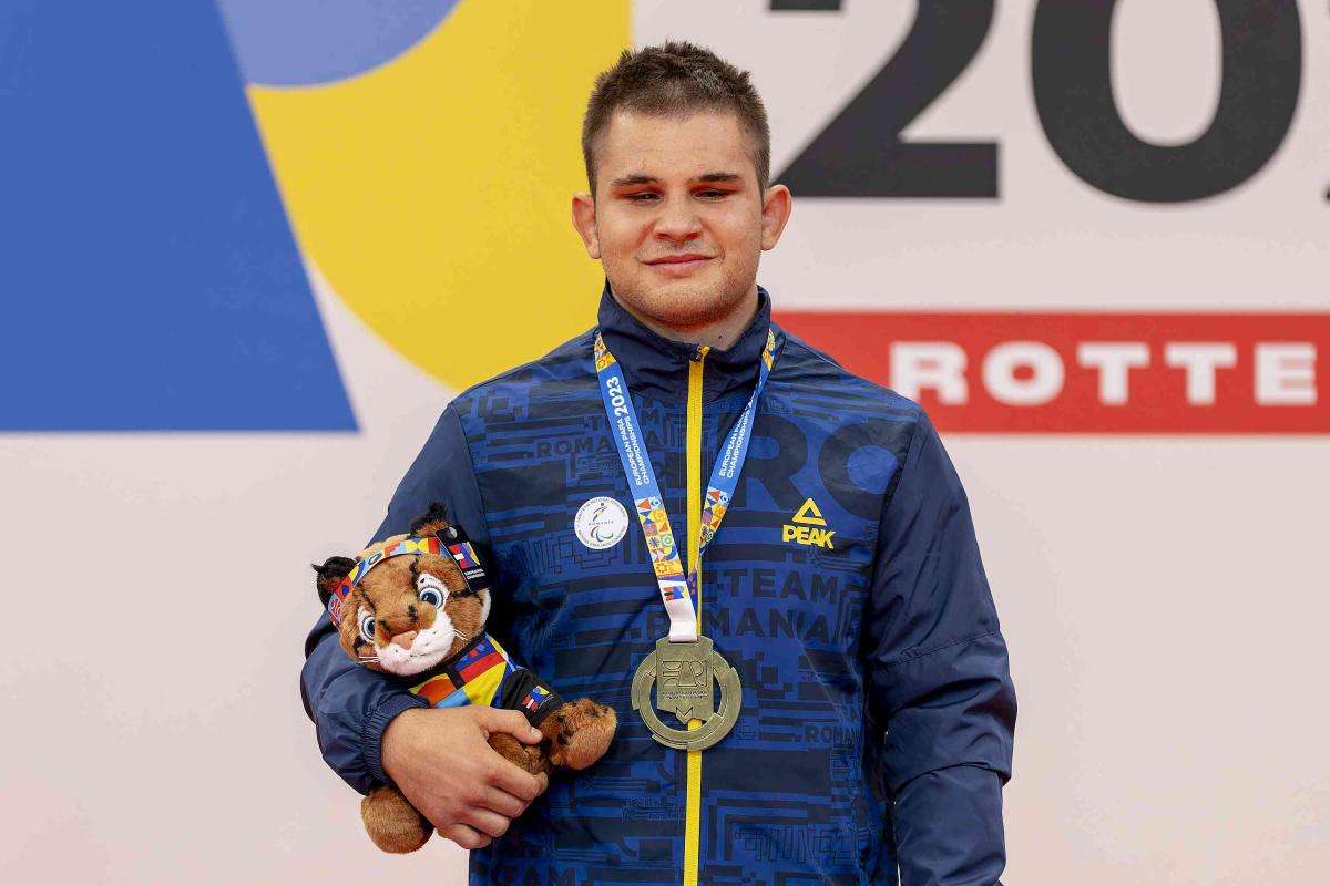 MEDALIE DE AUR PENTRU SPORTIVUL NEVĂZĂTOR ALEX BOLOGA LA ROTTERDAM