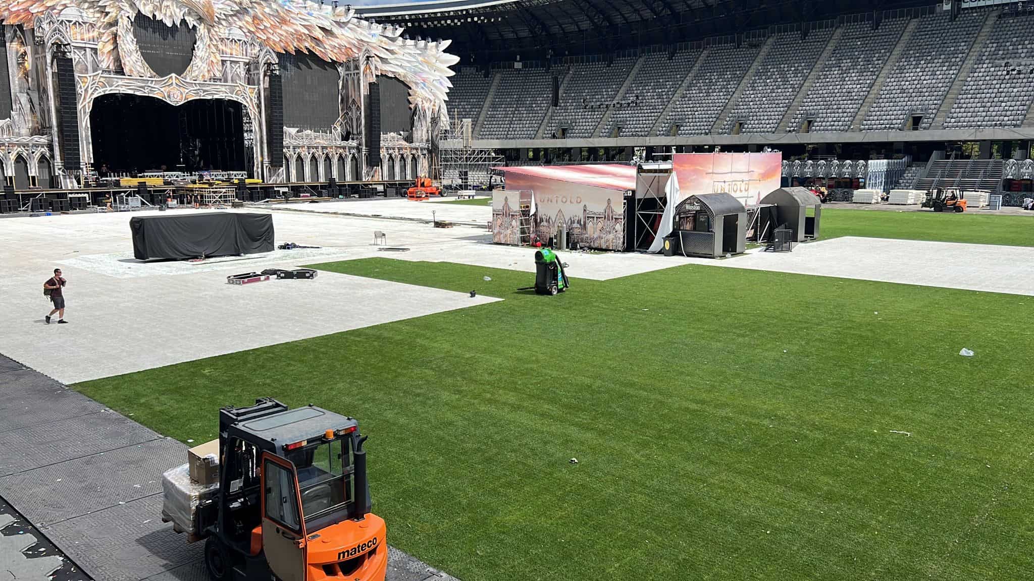 GAZONUL DE PE CLUJ-ARENA A REZISTAT ANUL ACESTA – A FOST PROTEJAT CUM TREBUIE DE MULȚIMILE DE LA UNTOLD