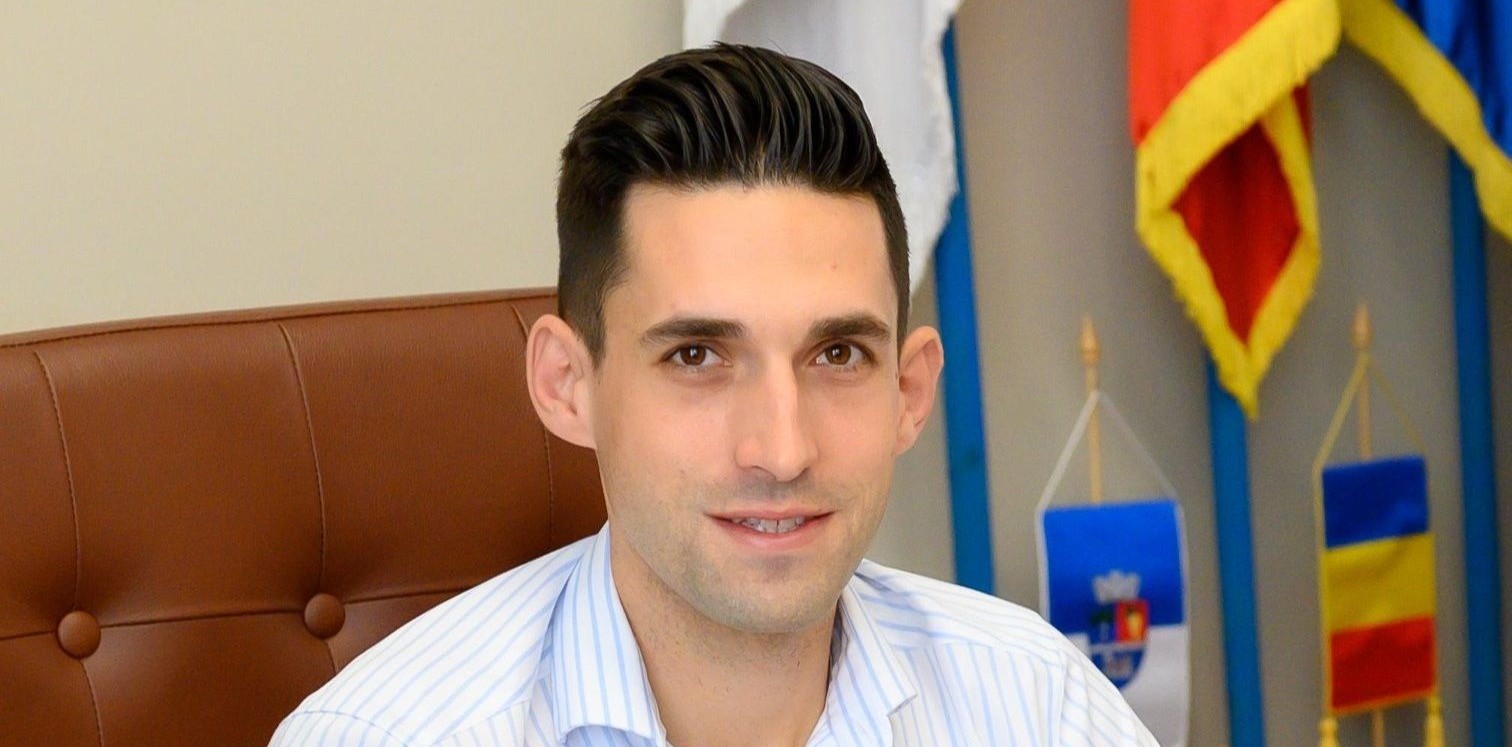 Investiție majoră la Șimleu Silvaniei, județul Sălaj: Primarul Mihai Cristian Lazăr a semnat contractul pentru cel mai amplu coridor de mobilitate din oraș!