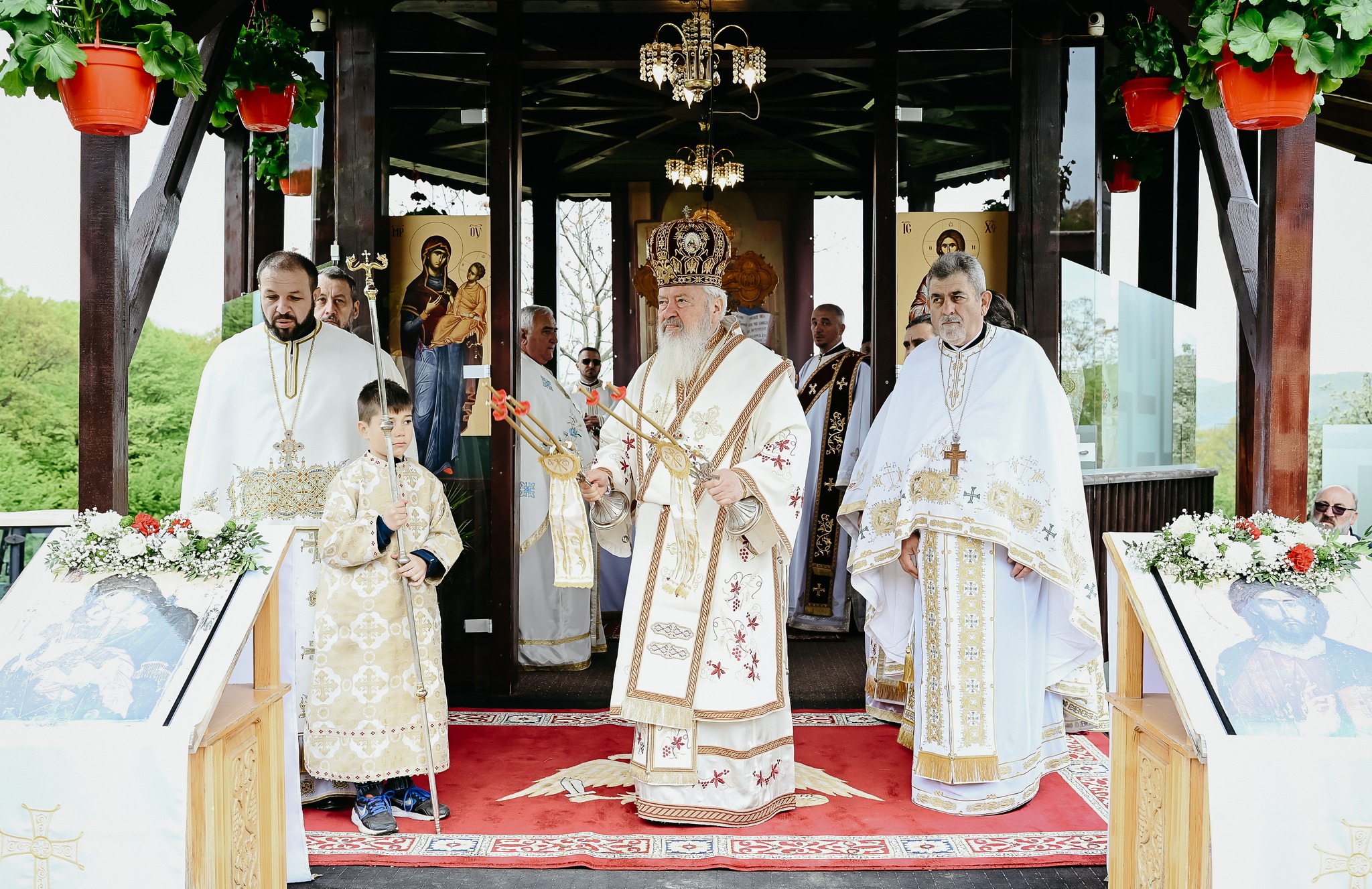 Hram sărbătorit cu solemnitate la Mănăstirea „Sfântul Mare Mucenic Gheorghe” din Dej, județul Cluj: Mitropolitul Andrei a oficiat Sfânta Liturghie și a instalat oficial noul stareț!